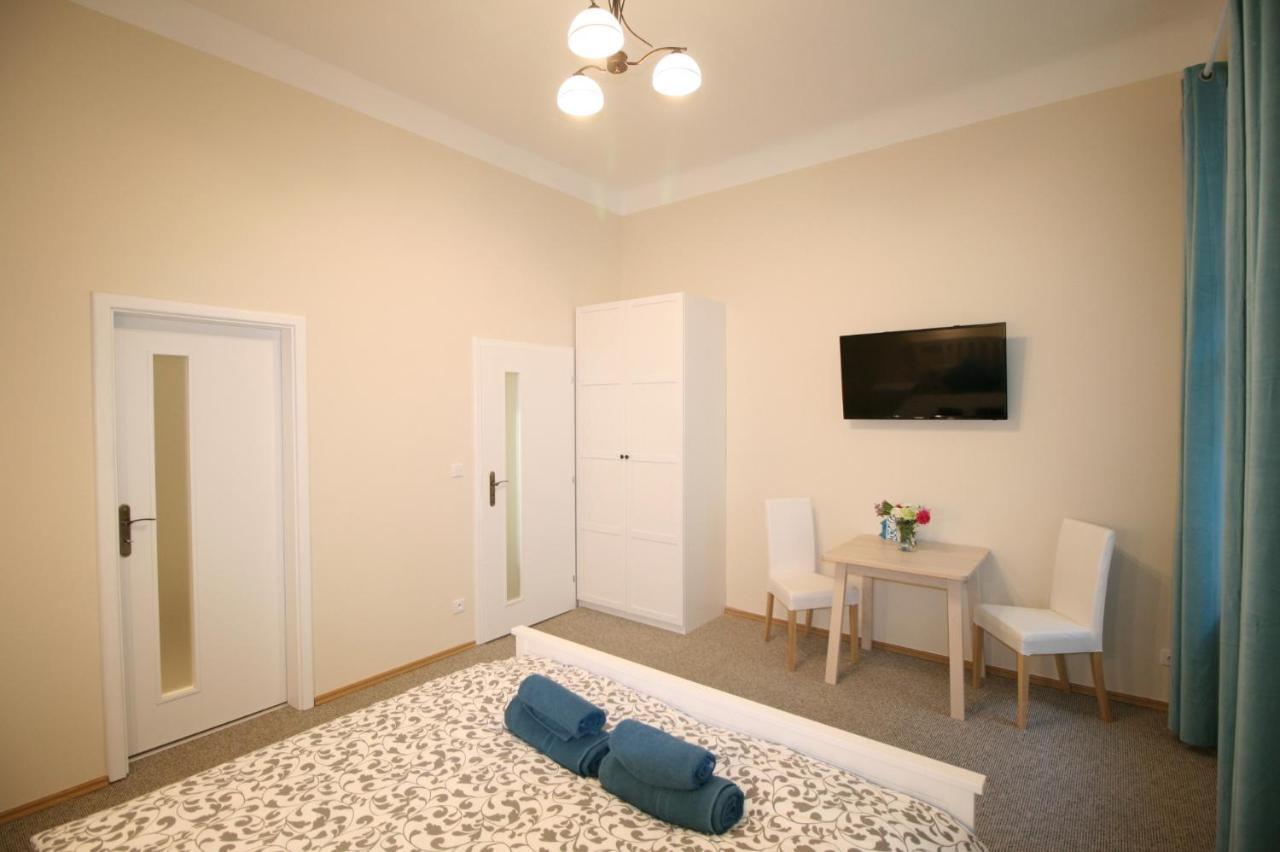 Finnem Rentals Tyrsova プラハ エクステリア 写真