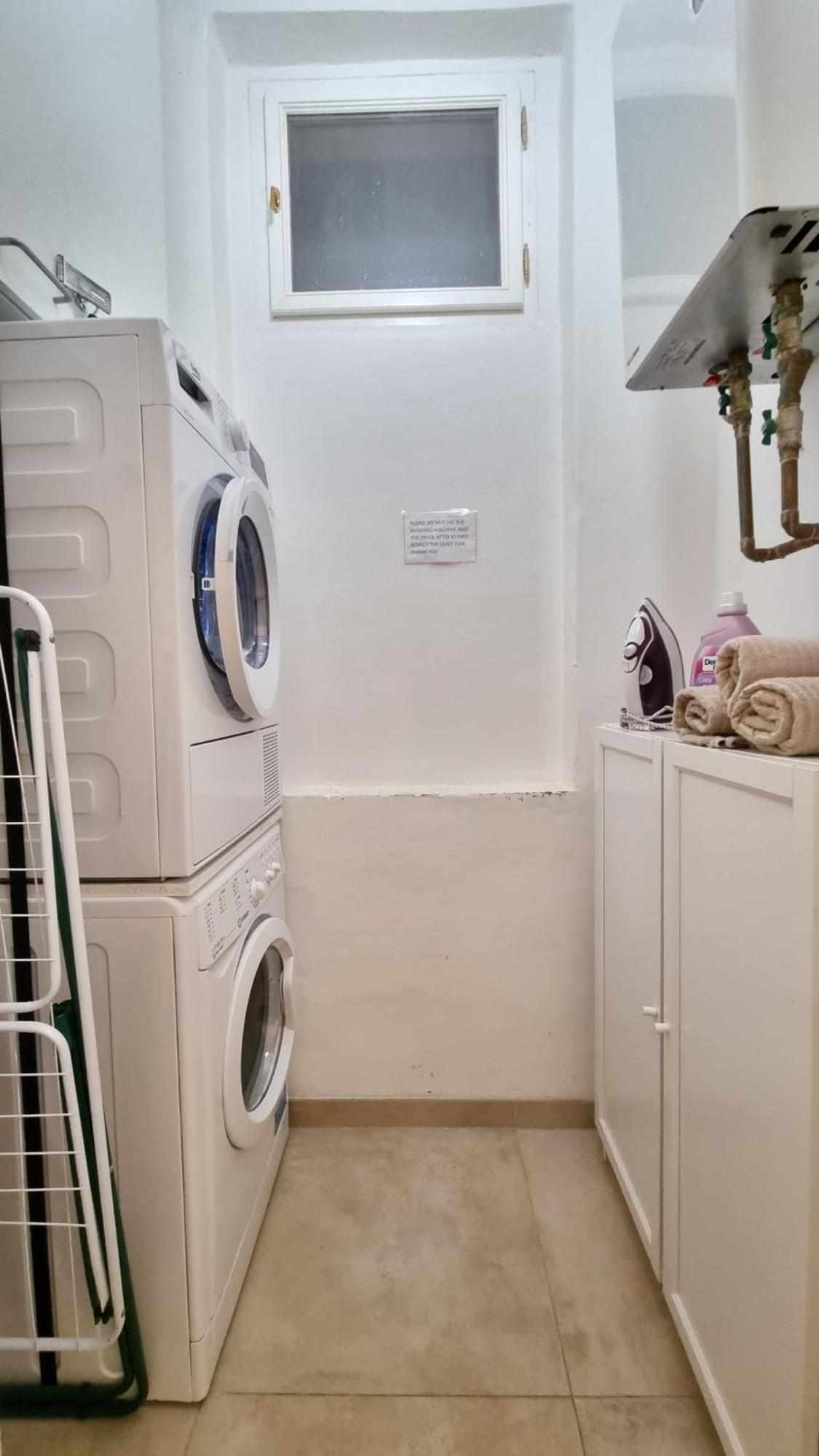 Finnem Rentals Tyrsova プラハ エクステリア 写真