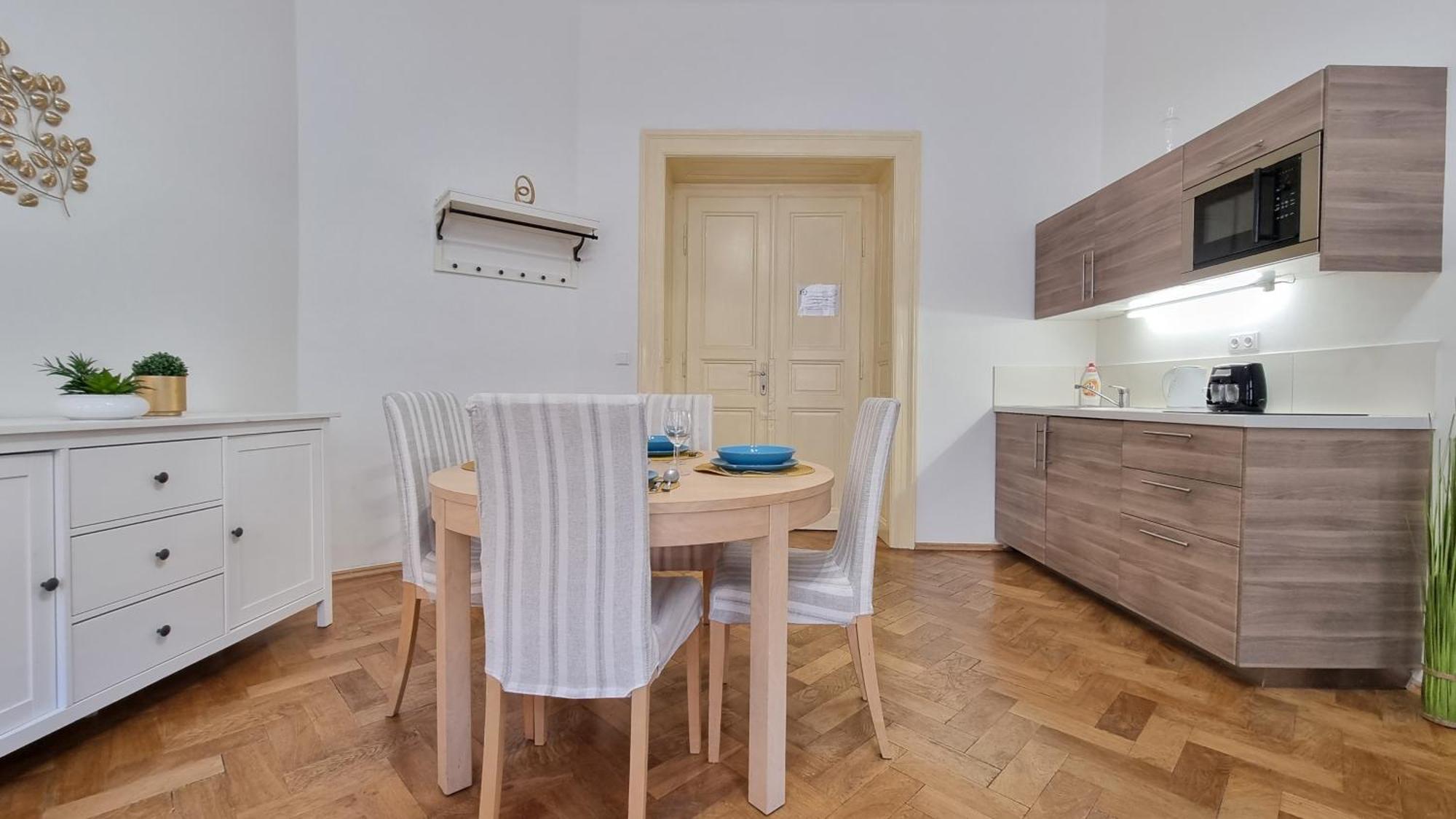Finnem Rentals Tyrsova プラハ エクステリア 写真