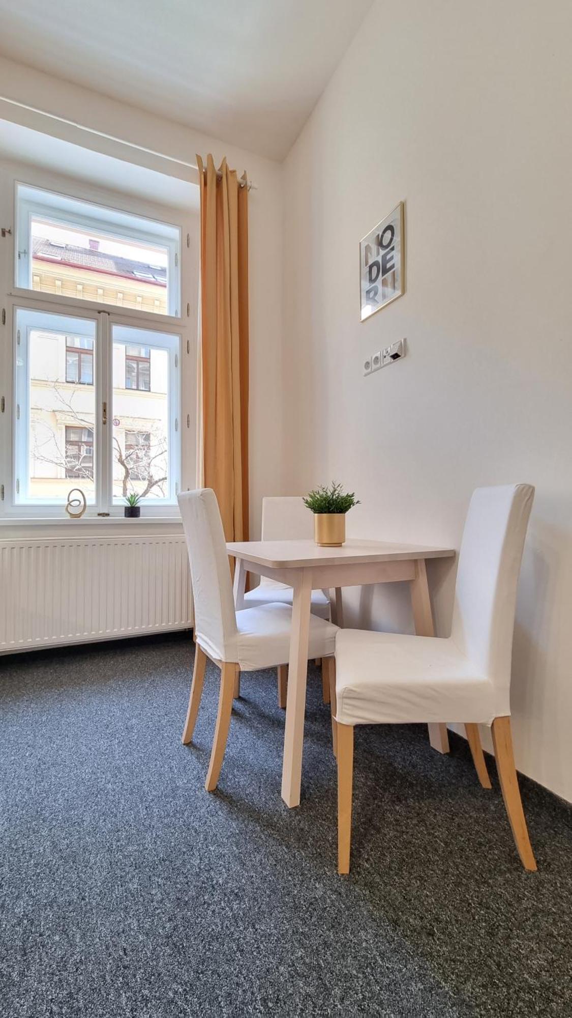 Finnem Rentals Tyrsova プラハ エクステリア 写真
